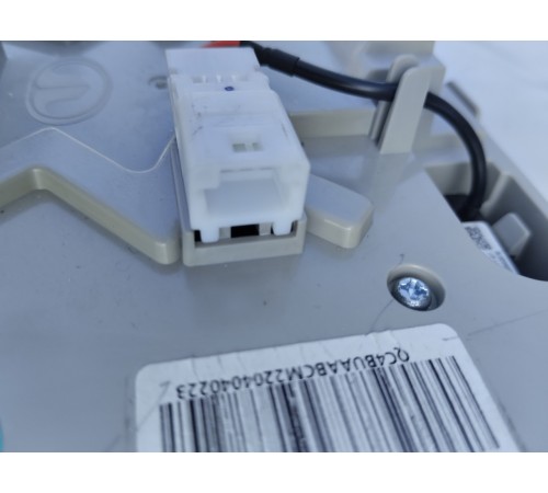 Плафон внутреннего освещения салона передний