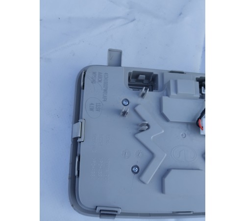 Плафон внутреннего освещения салона передний