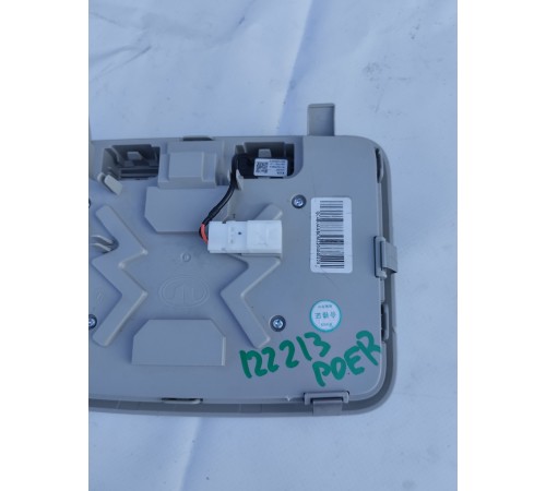 Плафон внутреннего освещения салона передний