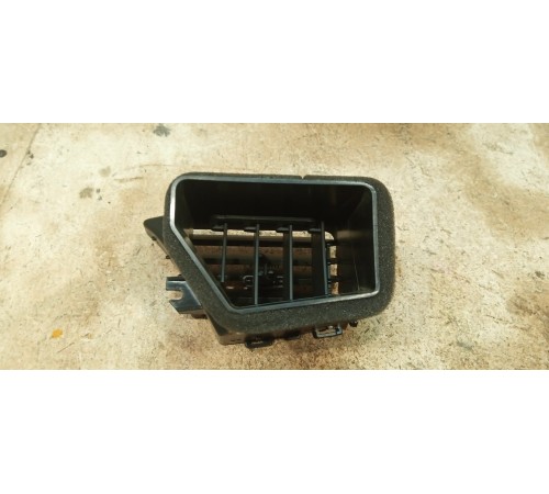 Дефлектор воздушный правый