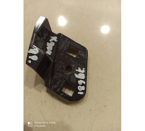 Крепление накладки торпедо(правое)