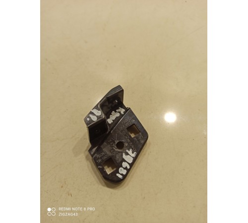 Крепление накладки торпедо(правое)