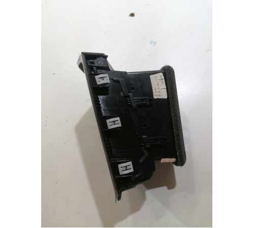 Дефлектор воздушный правый