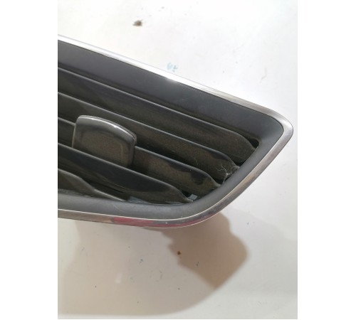 Дефлектор воздушный правый