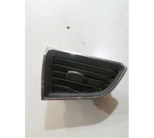 Дефлектор воздушный правый