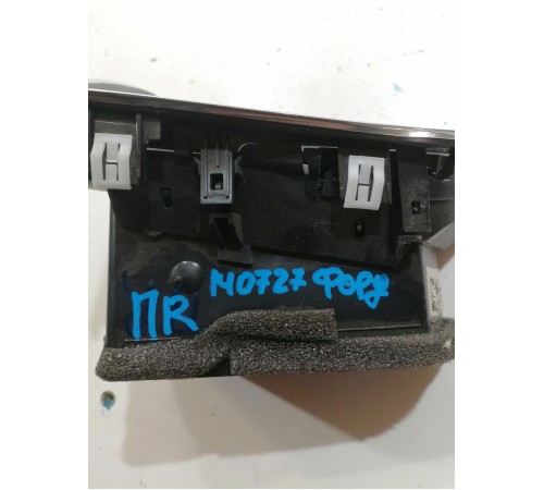 Дефлектор воздушный правый