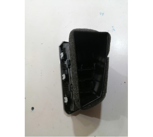 Дефлектор воздушный правый