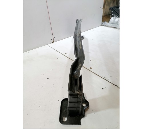 Усилитель переднего бампера нижний