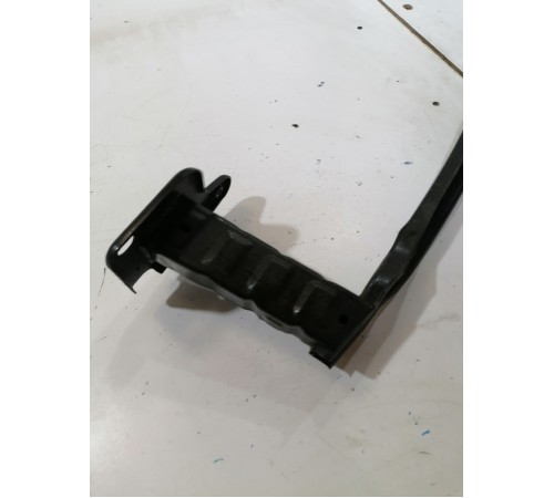 Усилитель переднего бампера нижний