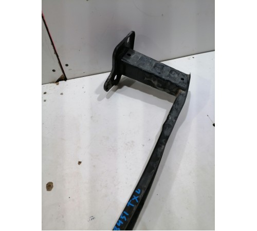 Усилитель переднего бампера нижний