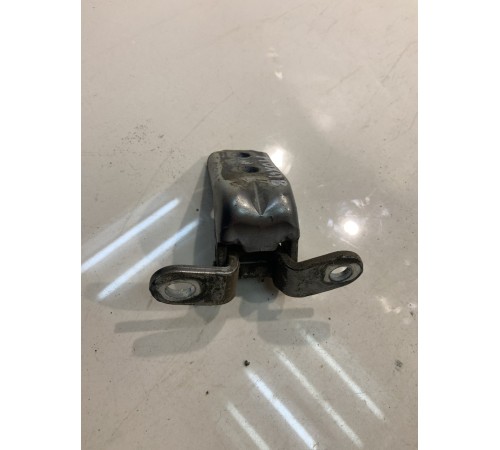 Петля двери (передняя, правая, верхняя)