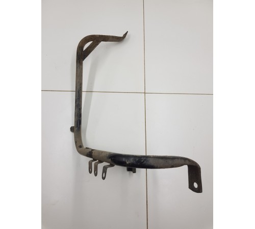 Кронштейн крепление топливного бака