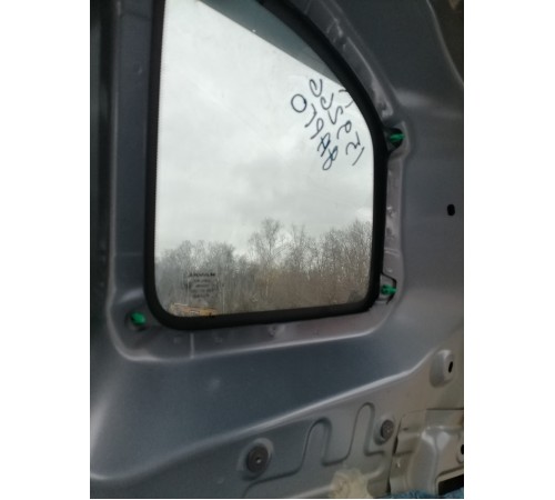 Глухое стекло кузова правое, форточка