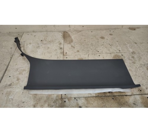 Задняя правая обшивка задней стойки