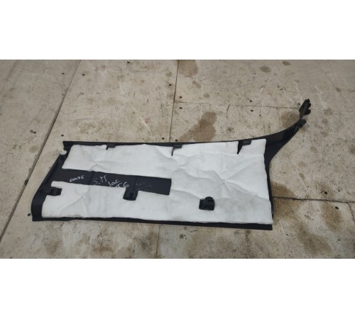 Задняя правая обшивка задней стойки