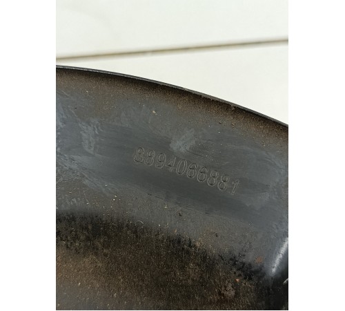 Кулак поворотный передний правый