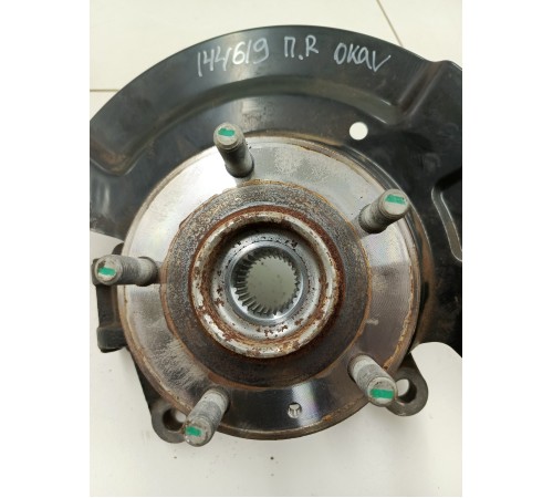 Кулак поворотный передний правый