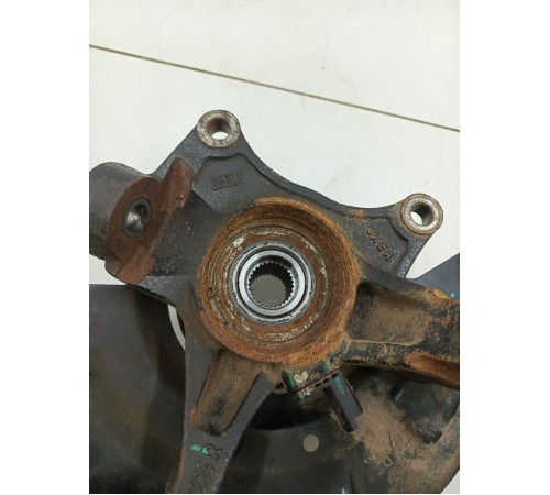 Кулак поворотный передний правый