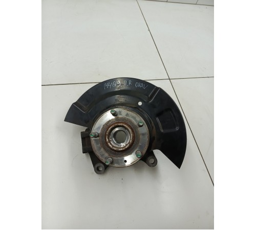 Кулак поворотный передний правый