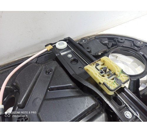 Стеклоподъемник (задний правый)