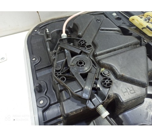 Стеклоподъемник (задний правый)