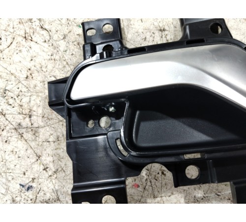 Ручка двери передняя правая внутренняя