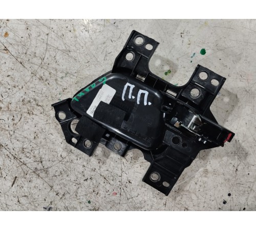 Ручка двери передняя правая внутренняя