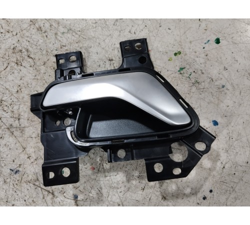 Ручка двери передняя правая внутренняя