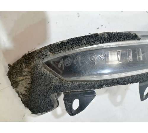 Повторитель поворота правого зеркала