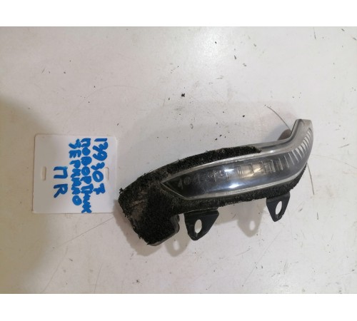 Повторитель поворота правого зеркала