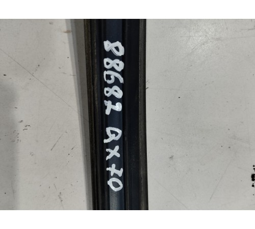 Уплотнитель стекла (передний левый)