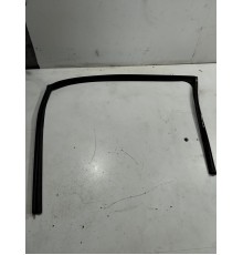 Уплотнитель стекла (передний левый)