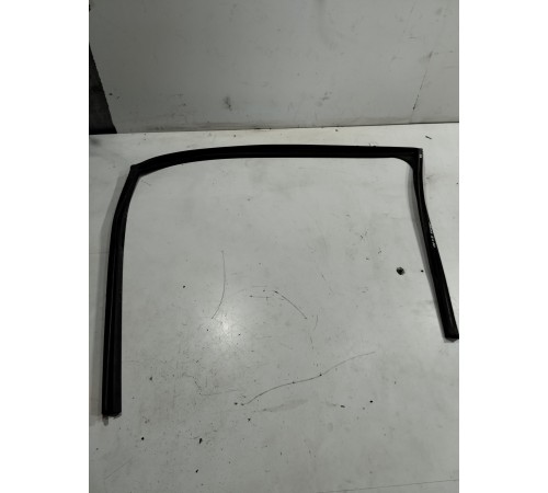 Уплотнитель стекла (передний левый)