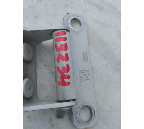 Петля крышки багажника левая