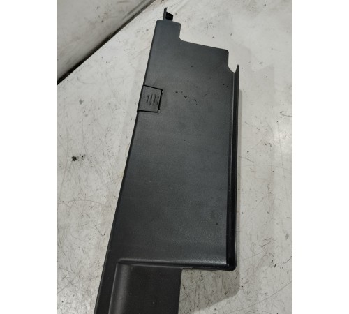 Обшивка багажника правая