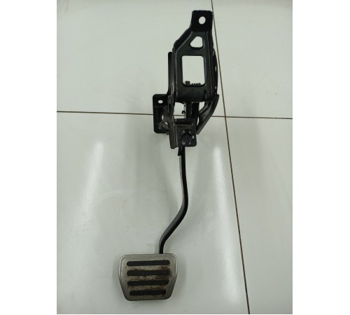 Педаль тормоза