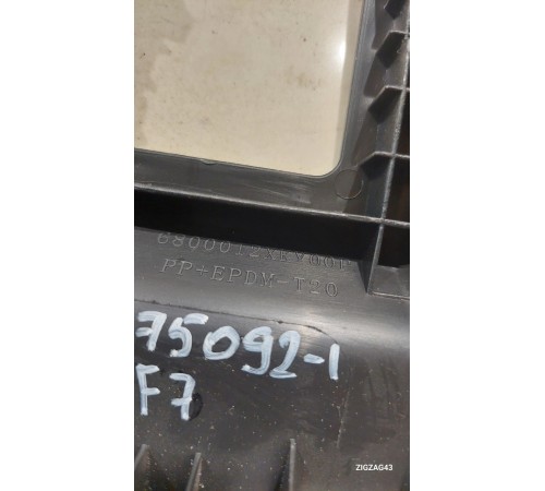 Крышка крепления сиденья передняя правая