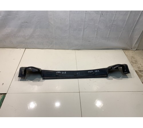 Накладка стойки багажника, центральная (слив под крышкой багажника)