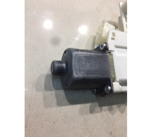 Моторчик стеклоочистителя (задний,левый)