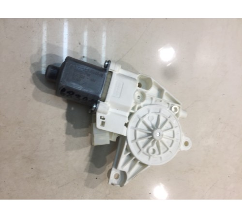 Моторчик стеклоочистителя (задний,левый)