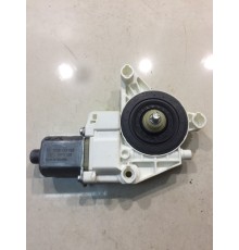 Моторчик стеклоочистителя (задний,левый)