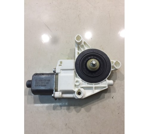 Моторчик стеклоочистителя (задний,левый)