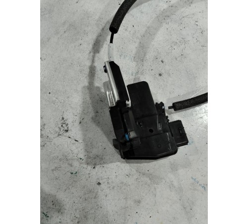 Замок двери передний левый