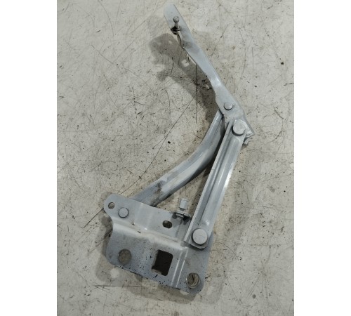 Петля капота правая