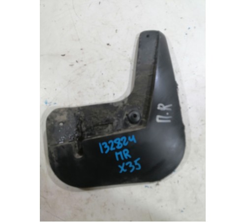 Брызговик передний правый