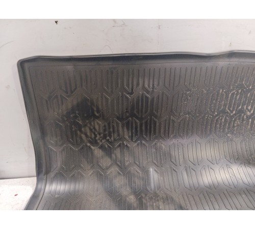 Резиновый коврик багажника