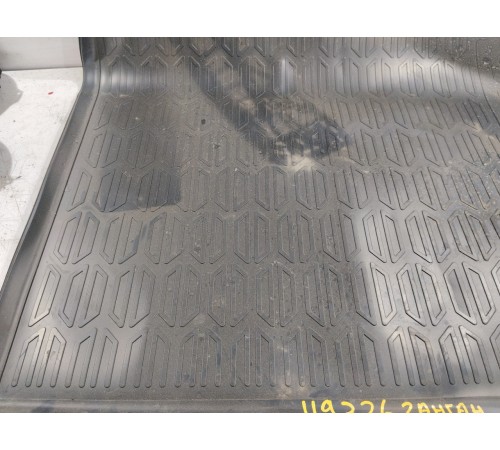 Резиновый коврик багажника