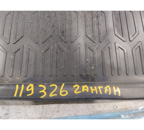 Резиновый коврик багажника