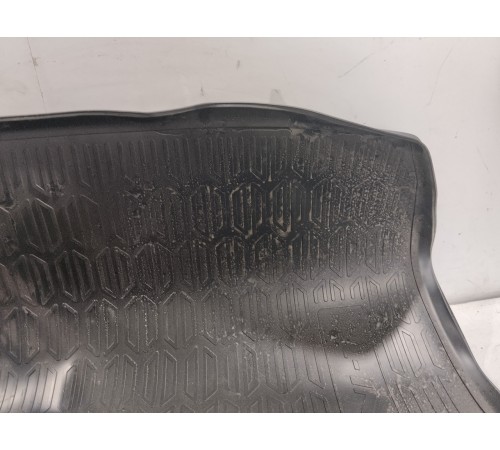 Резиновый коврик багажника