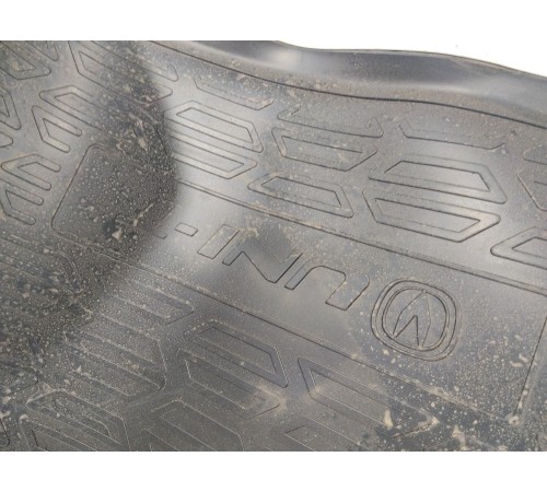 Резиновый коврик багажника